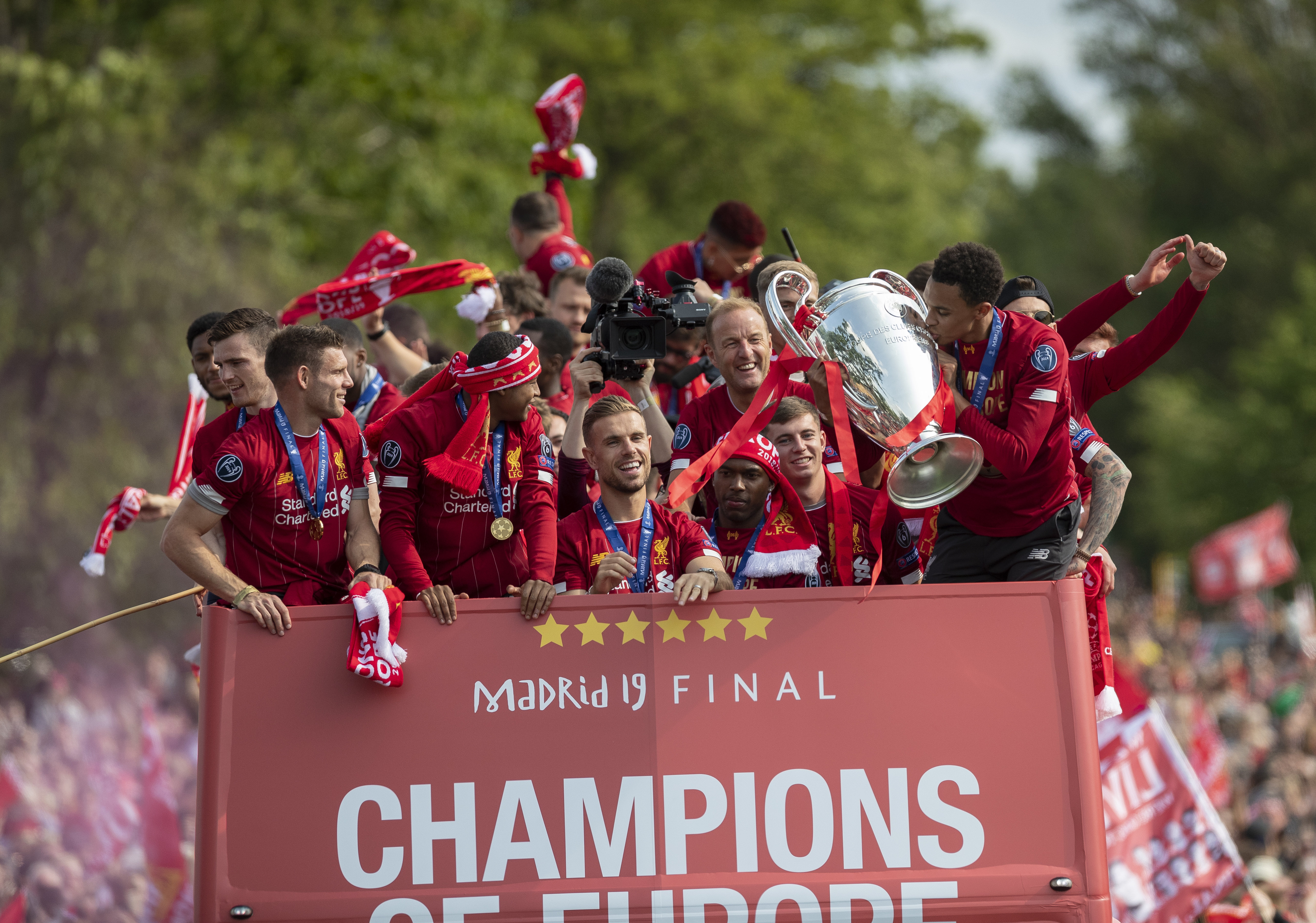 角处按住 角处按住